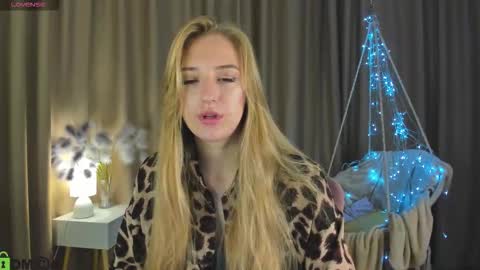 Snapshot of stacy_riiver chatting on 10-12-25, 09:19 Stacy Mon Tue Wed Thu Fri Sun GMT GMT 3 1000am - 0400pm online show from 10-12-25, 09:19