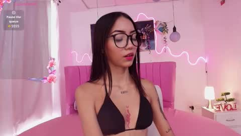 estecy online show from 10-21-25, 02:18