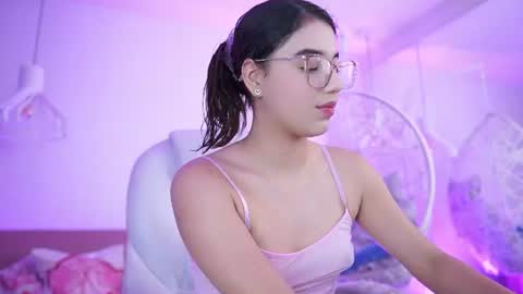 stacycooper_ online show from 06-17-26, 07:04