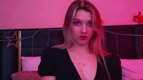 StacyEvances online show from 12-21-25, 06:04