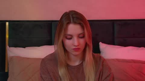 Snapshot of stacyevancesss chatting on 04-25-26, 06:27 StacyEvances online show from 04-25-26, 06:27