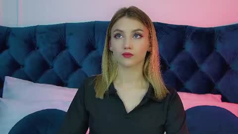 Snapshot of stacyevancesss chatting on 06-27-26, 06:35 StacyEvances online show from 06-27-26, 06:35