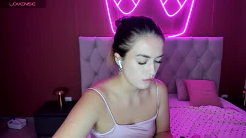 Snapshot of stacywells chatting on 09-15-25, 01:27 Stacy online show from 09-15-25, 01:27