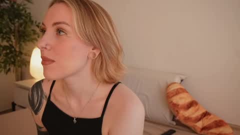 Kristina online show from 04-18-26, 01:37