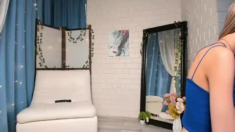 Snapshot of starfromsky chatting on 05-11-26, 02:45 Chloe online show from 05-11-26, 02:45