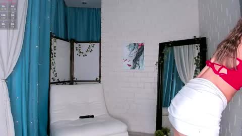 Snapshot of starfromsky chatting on 05-29-26, 02:26 Chloe online show from 05-29-26, 02:26
