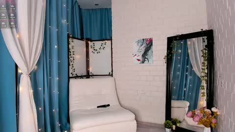 Snapshot of starfromsky chatting on 05-30-26, 05:26 Chloe online show from 05-30-26, 05:26