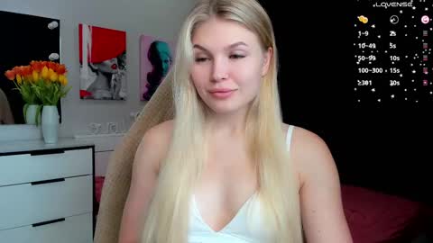 Snapshot of starlight_2004 chatting on 03-10-25, 05:22 Caroline online show from 03-10-25, 05:22