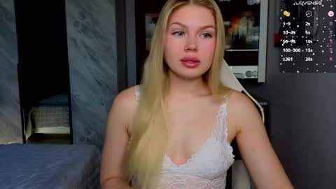 Snapshot of starlight_2004 chatting on 05-01-26, 03:00 Caroline online show from 05-01-26, 03:00