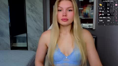Snapshot of starlight_2004 chatting on 05-18-26, 04:29 Caroline online show from 05-18-26, 04:29