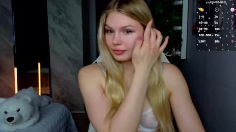 Snapshot of starlight_2004 chatting on 05-29-26, 03:48 Caroline online show from 05-29-26, 03:48