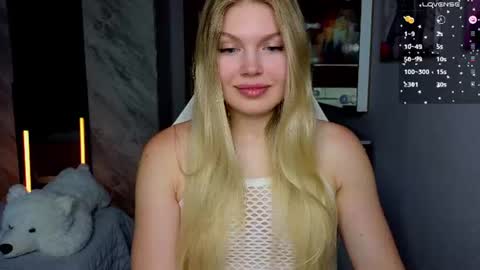 Snapshot of starlight_2004 chatting on 07-17-26, 03:35 Caroline online show from 07-17-26, 03:35