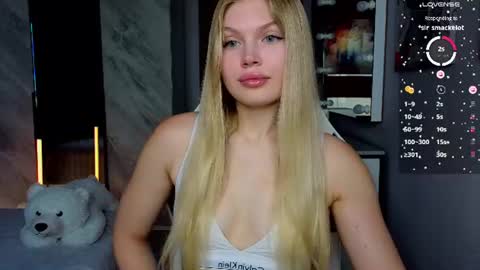 Snapshot of starlight_2004 chatting on 07-24-26, 03:48 Caroline online show from 07-24-26, 03:48