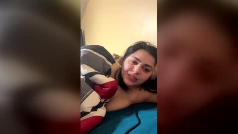 Snapshot of starrie_marrie chatting on 02-06-26, 02:05 starrie_marrie online show from 02-06-26, 02:05