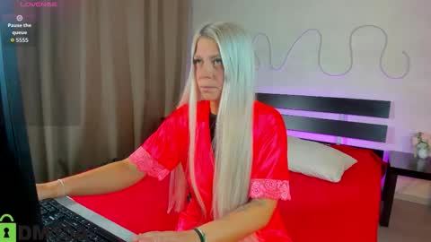 Stasy online show from 11-17-25, 01:33