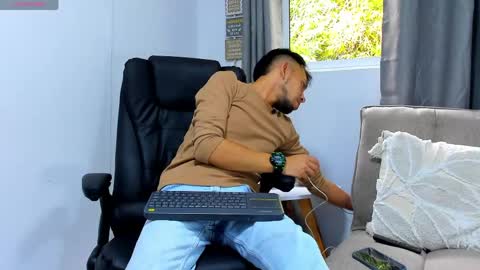 Snapshot of stebansilv_ chatting on 05-16-26, 12:59 Steban online show from 05-16-26, 12:59