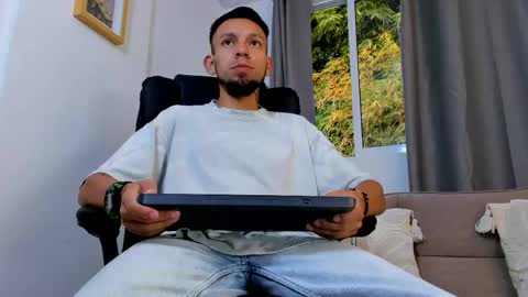 Snapshot of stebansilv_ chatting on 05-22-26, 11:27 Steban online show from 05-22-26, 11:27
