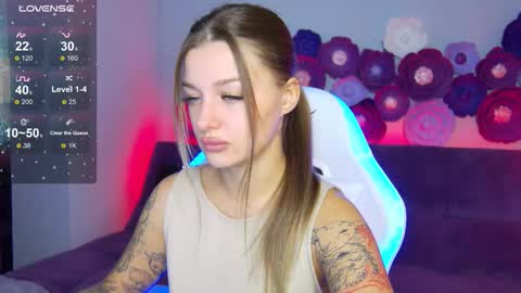 Snapshot of stefaevans chatting on 09-22-25, 03:30 Stefa online show from 09-22-25, 03:30