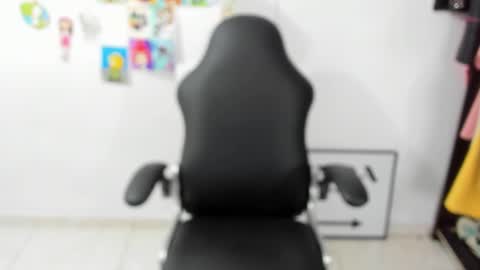 Snapshot of stefan_litleee chatting on 02-21-25, 10:15 julieth-cancer online show from 02-21-25, 10:15