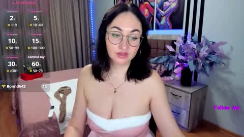 Snapshot of stefanawinter chatting on 05-24-26, 11:04 StefanaWinter online show from 05-24-26, 11:04