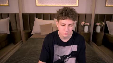 Esrefan online show from 02-12-26, 07:53