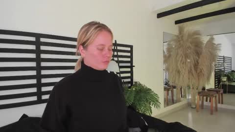 Stefanny   online show from 02-18-25, 06:37