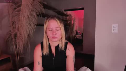 Stefanny   online show from 03-11-25, 12:17