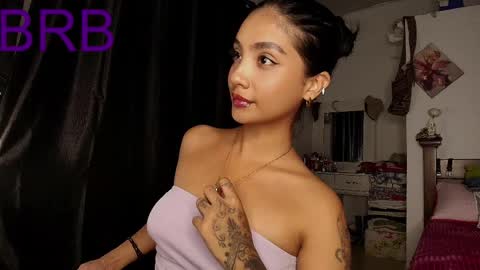 Im MiaIts my first day here  online show from 10-06-25, 12:41