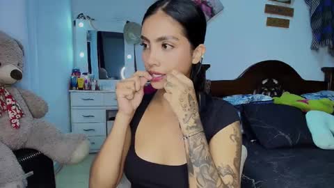 Im MiaIts my first day here  online show from 10-10-25, 12:20