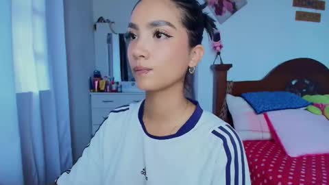 Im MiaIts my first day here  online show from 10-31-25, 05:58