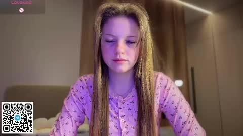 Snapshot of steffi_meoww chatting on 05-17-26, 09:44 STEFI Streams every day from 10 PM GTM1 online show from 05-17-26, 09:44