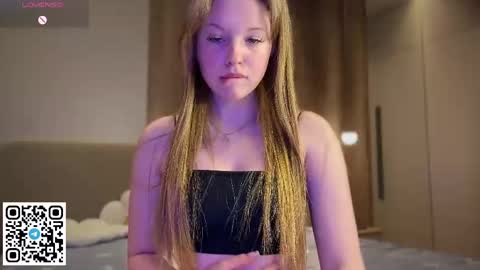 Snapshot of steffi_meoww chatting on 05-18-26, 09:42 STEFI Streams every day from 10 PM GTM1 online show from 05-18-26, 09:42