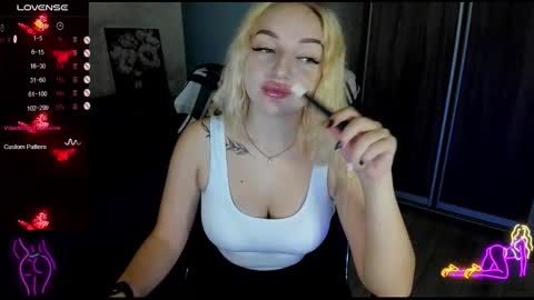 Snapshot of stella__cox chatting on 09-18-25, 05:31 Stella Cox online show from 09-18-25, 05:31