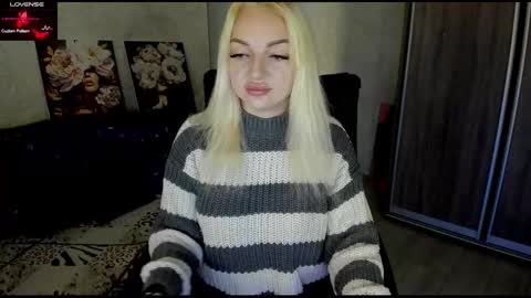 Snapshot of stella__cox chatting on 10-12-25, 05:06 Stella Cox online show from 10-12-25, 05:06