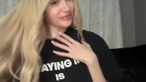 Snapshot of stellacummings chatting on 02-06-26, 07:23 Stella Bella online show from 02-06-26, 07:23