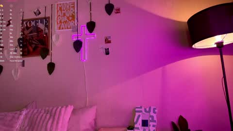 Alexia online show from 04-28-26, 07:24