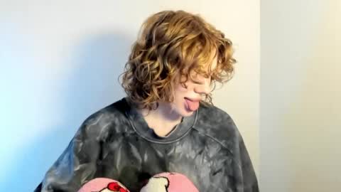 S T E L L A online show from 10-21-25, 10:49