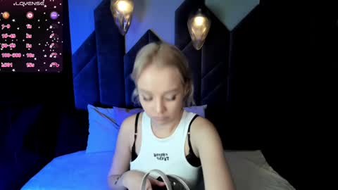 Snapshot of stephanie_sea chatting on 02-18-25, 01:55 Stephanie Sea online show from 02-18-25, 01:55