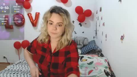 Snapshot of stephaniewild chatting on 05-19-26, 08:53 Stephanie online show from 05-19-26, 08:53