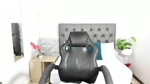 S T E P H A N Y A online show from 02-05-25, 12:06