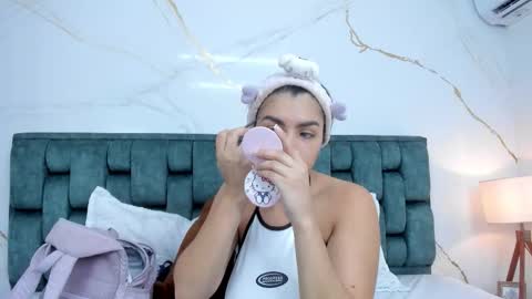 Stefanny online show from 11-16-25, 01:11