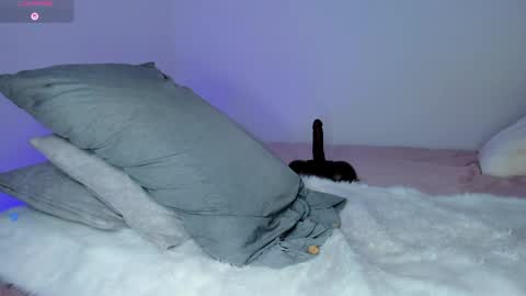 Snapshot of stephie_martinez chatting on 05-06-26, 12:21 stephie_martinez online show from 05-06-26, 12:21
