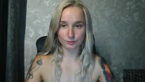 Snapshot of stephiepink chatting on 10-05-25, 08:34 Grace online show from 10-05-25, 08:34