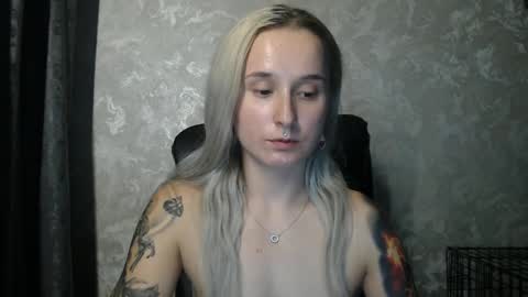 Snapshot of stephiepink chatting on 11-06-25, 11:44 Grace online show from 11-06-25, 11:44