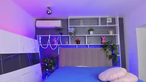 Stephie online show from 04-20-26, 05:32