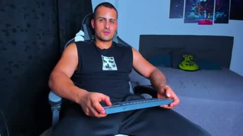 Snapshot of steve_coltt chatting on 06-12-26, 12:20 steve_coltt online show from 06-12-26, 12:20