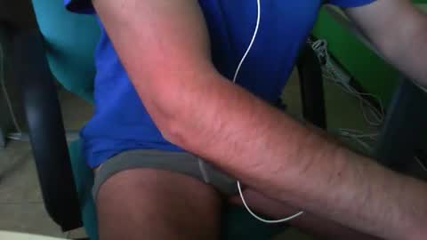 Snapshot of stevehornystud chatting on 05-09-26, 01:05 stevehornystud online show from 05-09-26, 01:05