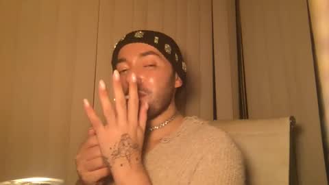 Snapshot of stevey_94 chatting on 10-08-25, 05:16 gay tease online show from 10-08-25, 05:16