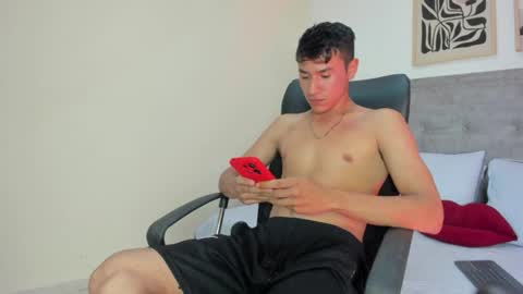 Snapshot of stick_and_julieth chatting on 06-18-26, 04:35 Stick and julieth online show from 06-18-26, 04:35