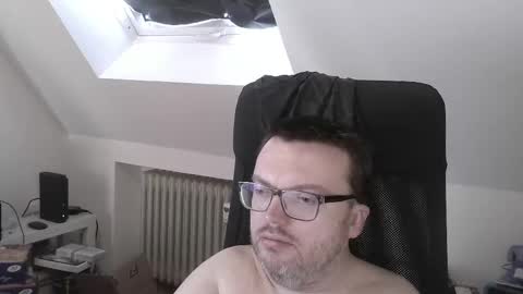 Snapshot of still_alive1985 chatting on 06-06-26, 07:13 Oliver online show from 06-06-26, 07:13